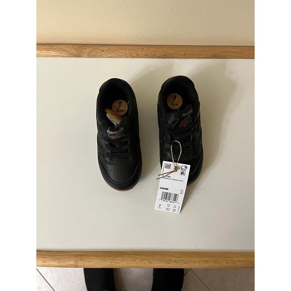 Reebok Other - Reebok Classic Leather Shoe - TInfant/oddler's  Black/Gum